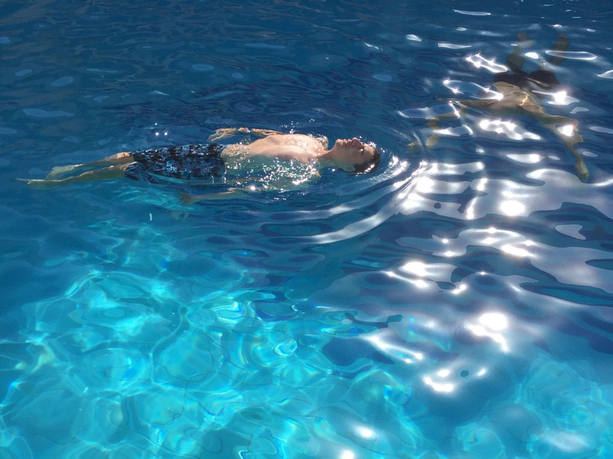 Abris de piscine : technique pour prolonger la saison de baignade